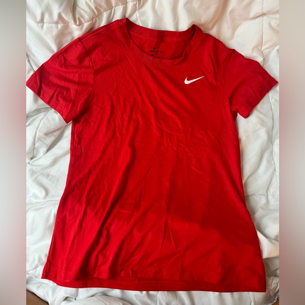 NWOT Nike T Shirt
